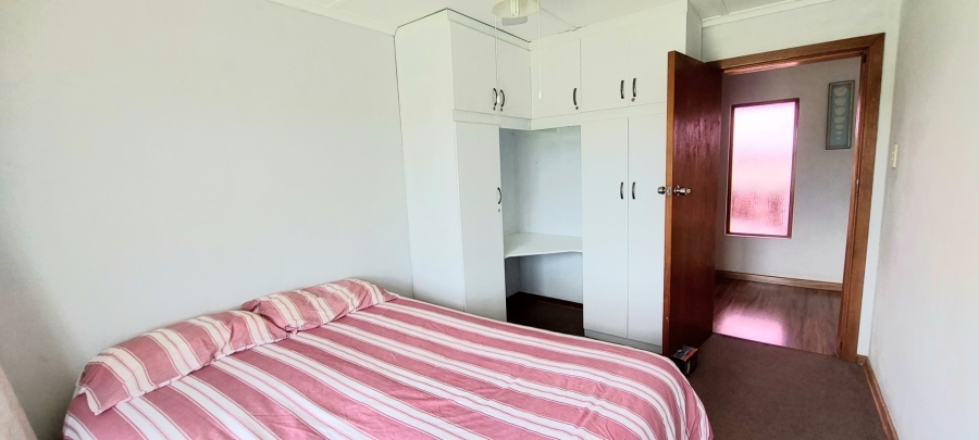 5 Bedroom Property for Sale in Sunrise On Sea Eastern Cape